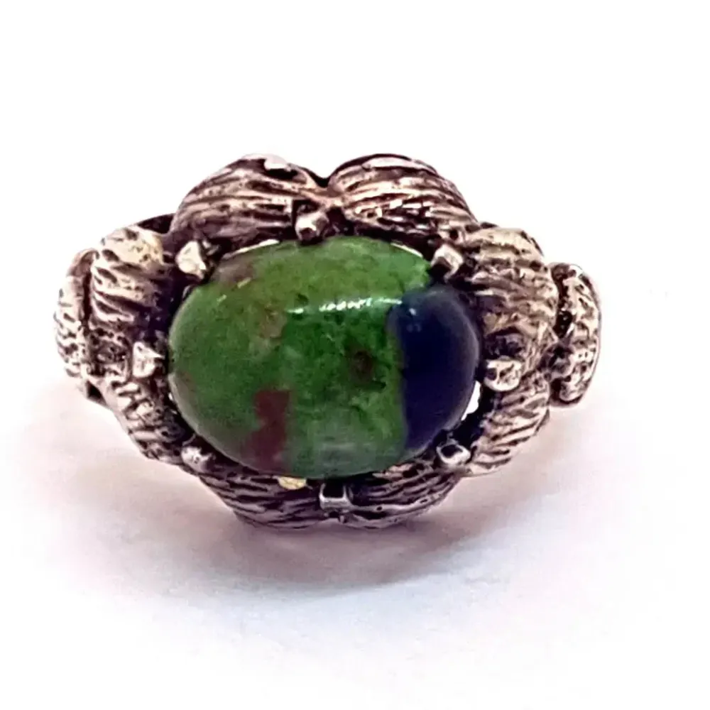 Anillo vintage de plata 925 con piedra verde de estilo art deco. Circa 1980.