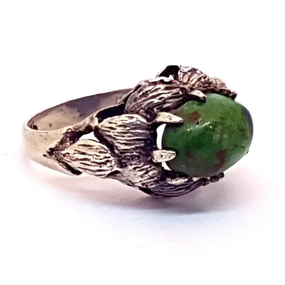 Anillo vintage de plata 925 con piedra verde de estilo art deco. Circa 1980.