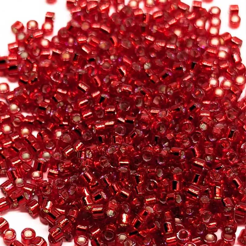 11/0 MIYUKI delica DB0602 - Argénteo Lined Dyed Red - 1 gr.