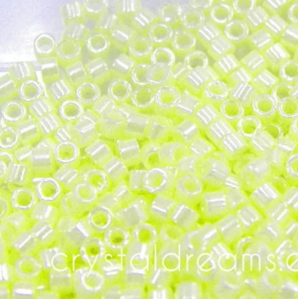 11/0 MIYUKI delica DB1531 Cubriente Pale Yellow Ceylon - 1gr. -