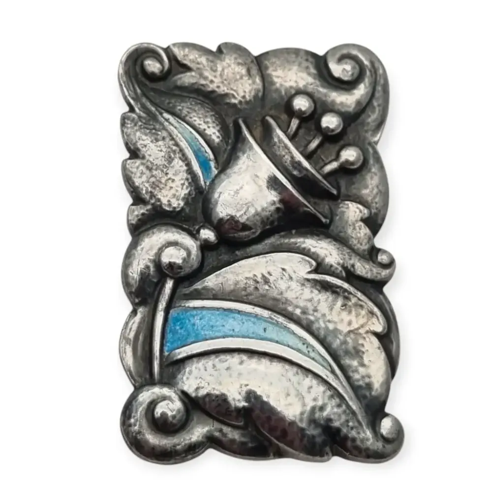 Broche Art Deco en plata con esmalte azul, estilo floral Art Nouveau, circa 1920. Resistente Productos Químicos