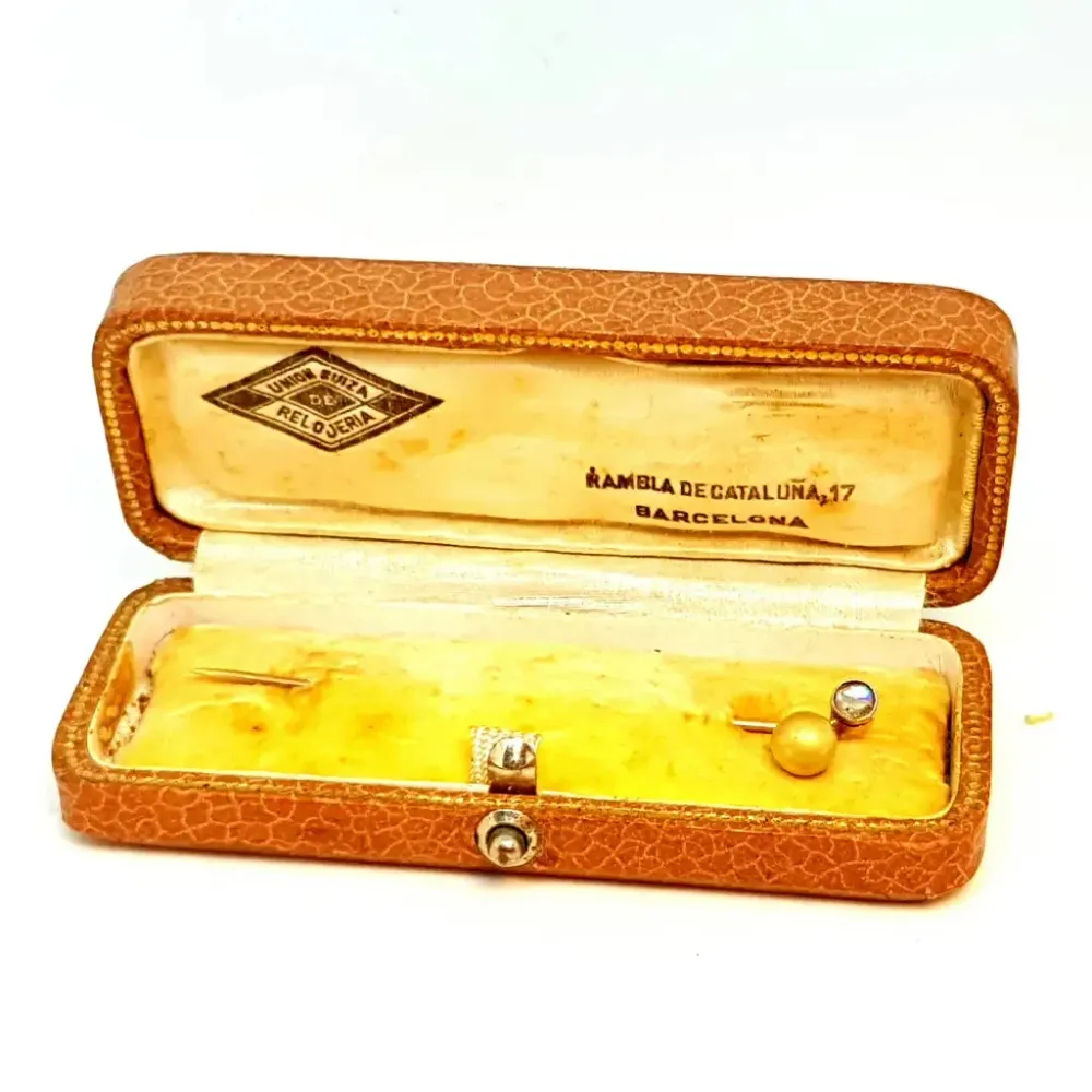 Decade Box Alfiler de palo antiguo dorado, época eduardiano-belle epoque, en su caja.