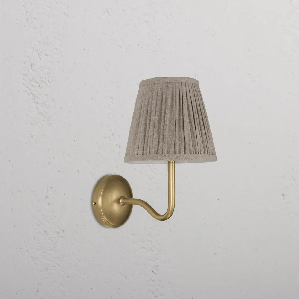 Candeeiro de parede médio Malvern plissado Bege-Natural – Latão Antigo