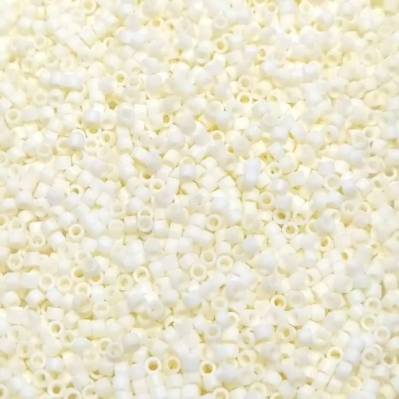 11/0 MIYUKI delica DB0352 - Opaco Cream - 1gr.