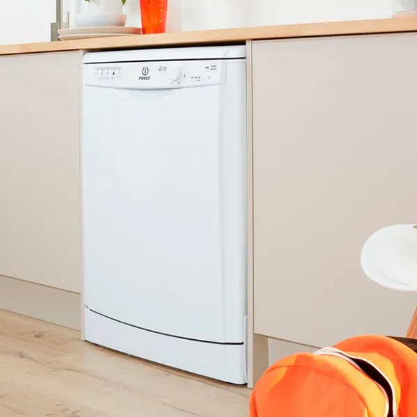Lavavajillas Indesit DFG15B10EU + 13 cubiertos 60cm blanco