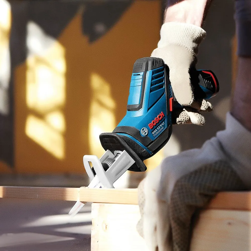 Sierra sable inalámbrica 12V GSA 12V-LI + Kit 2 Baterías 12V 2 Ah + Cargador de baterí GAL12V-20 Marca Bosch