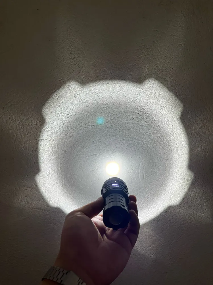 Linterna con Imán y Variaciones de Luces Casa Nueva