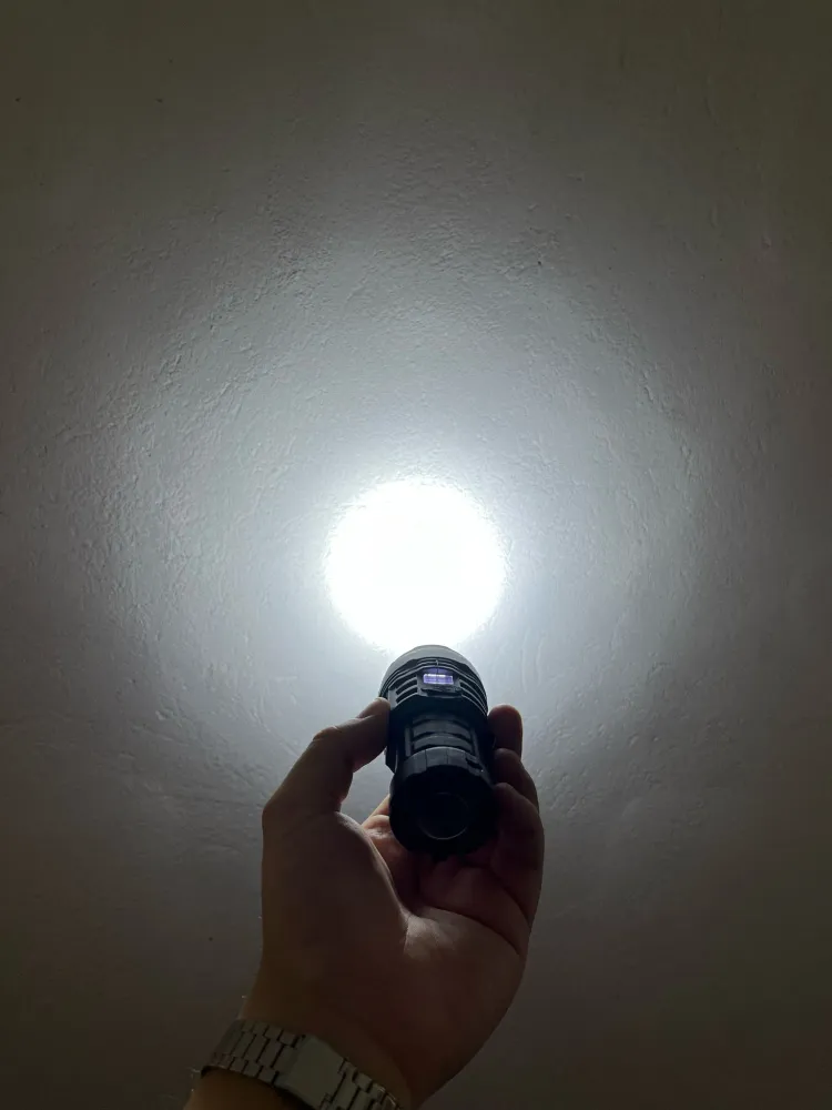 Linterna con Imán y Variaciones de Luces Casa Nueva