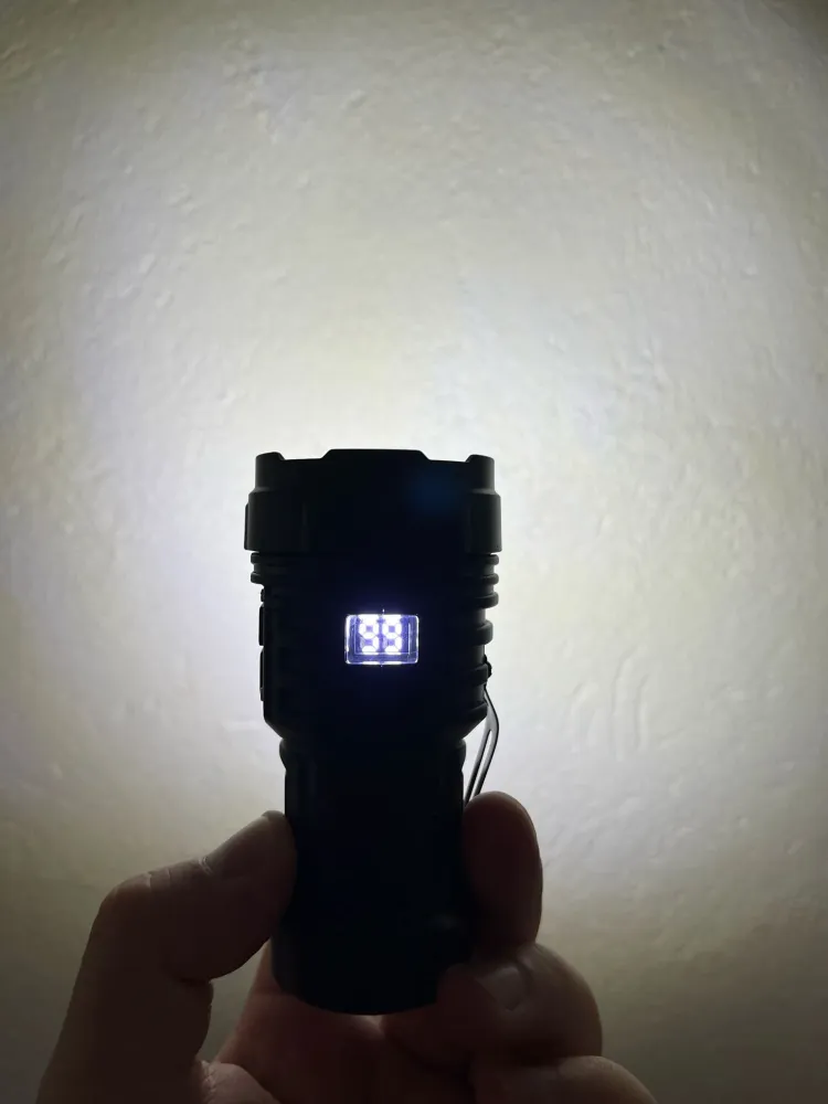 Linterna con Imán y Variaciones de Luces Casa Nueva