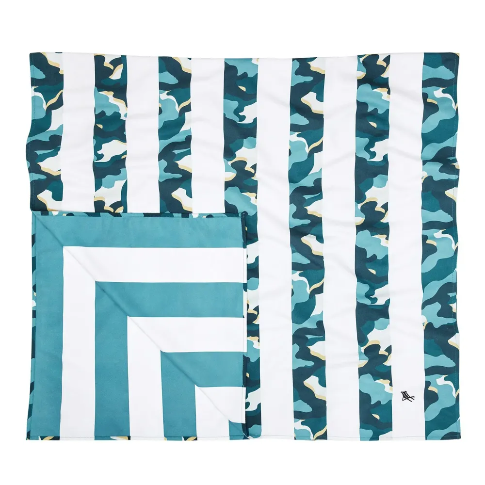 Toalla playa microfibra DOCK & BAY · cool camo