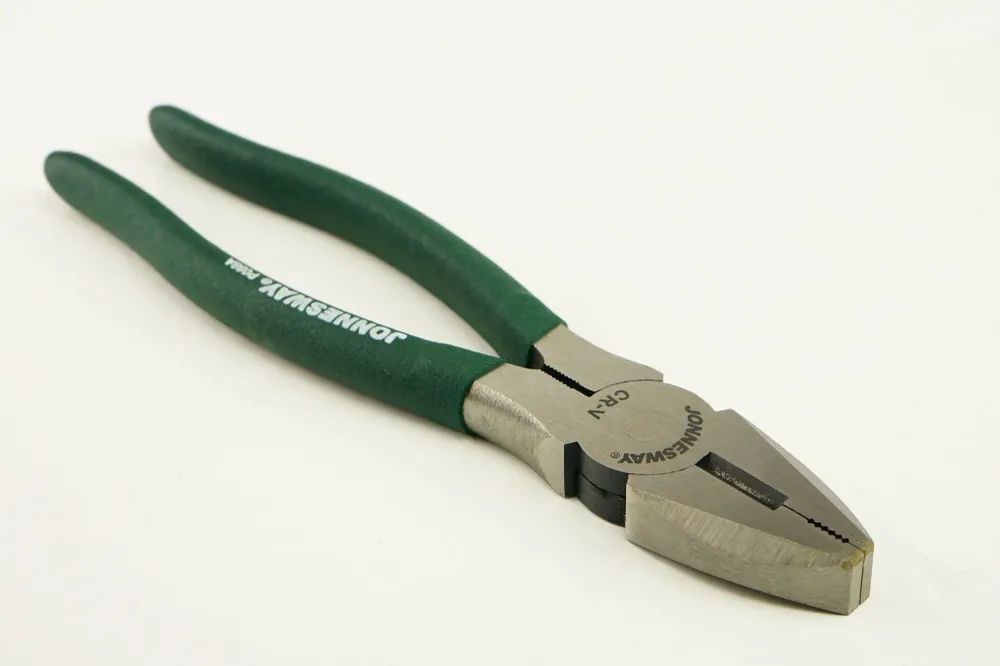 ALICATE UNIVERSAL 8" JONNESWAY