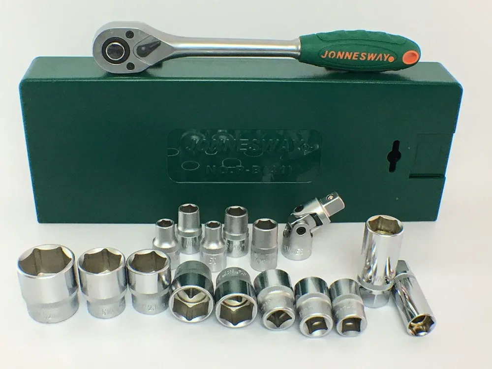 JUEGO DE CUBOS CROMO-VANADIO ESPIGA 1/2" 8-32 MM 17 PIEZAS JONNESWAY