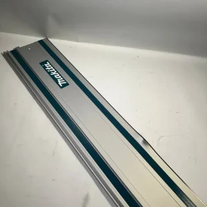 Carril guí Makita 1500 mm para sierras circulares manuales y de inmersión ( 199141-8 )