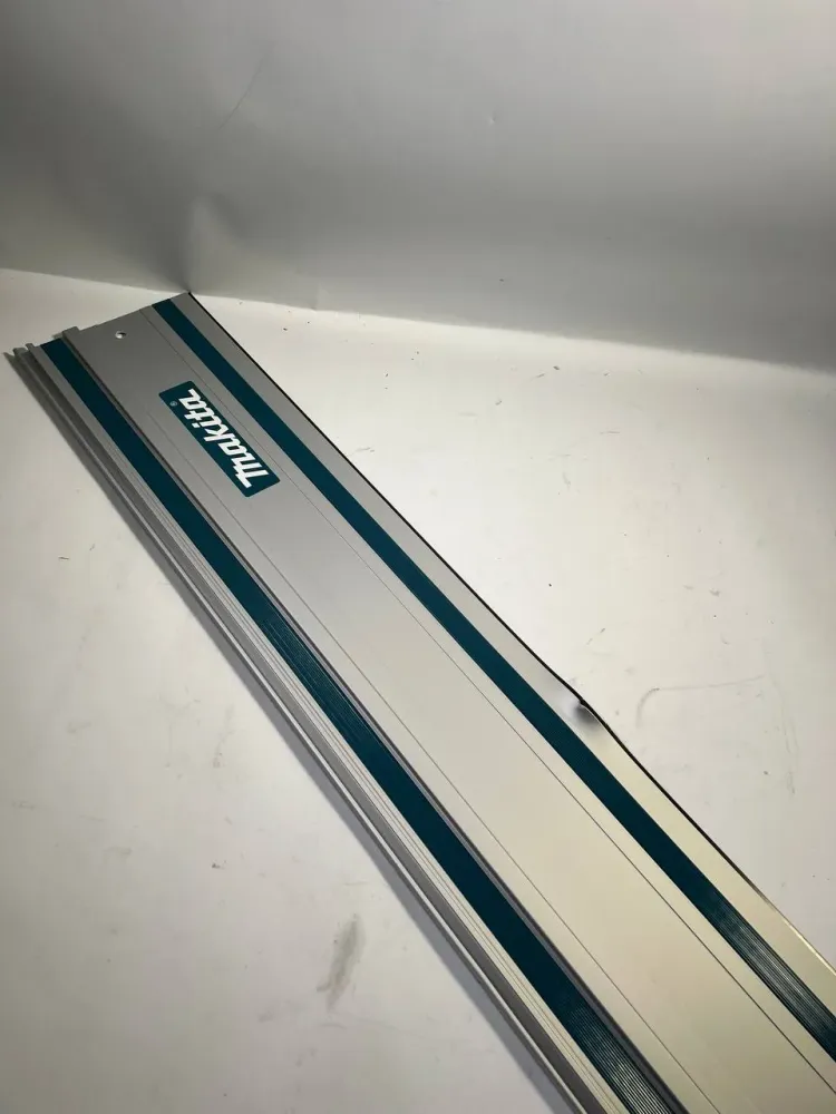 Carril guí Makita 1500 mm para sierras circulares manuales y de inmersión ( 199141-8 )