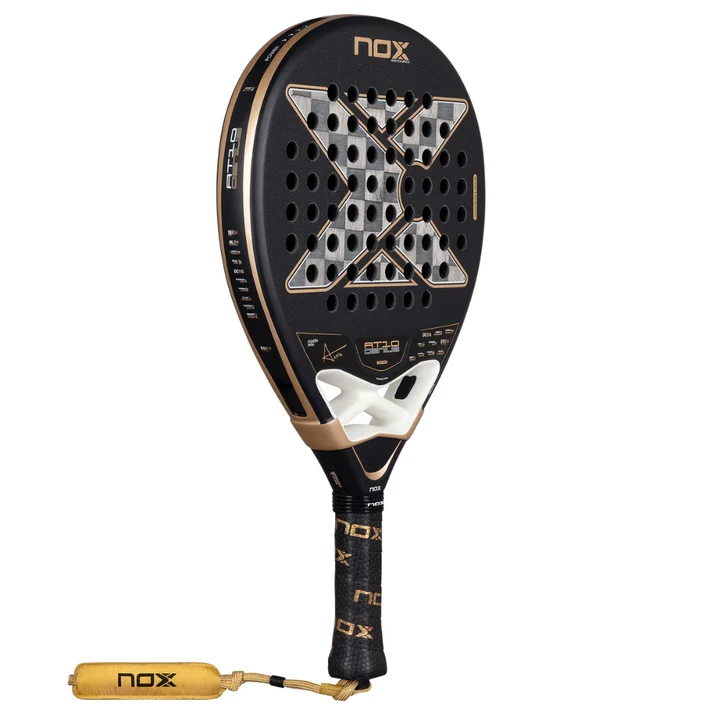 Pala de Padel Nox AT10 Genius 18K Alum 2026 + Tarro de pelotas +Overgrip + Protector