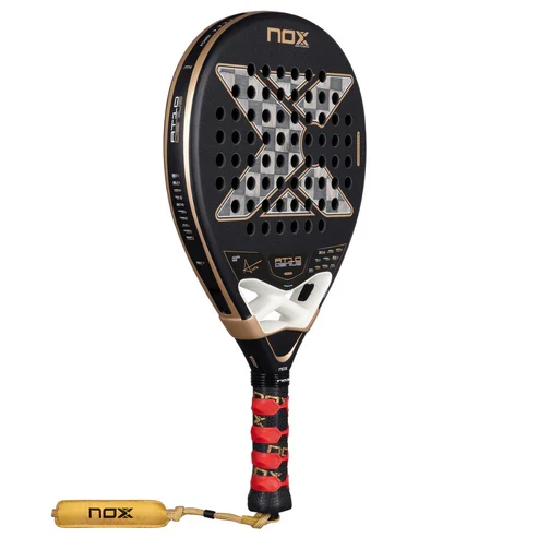 Pala de Padel Nox AT10 Genius 18K Alum 2026 + Tarro de pelotas +Overgrip + Protector