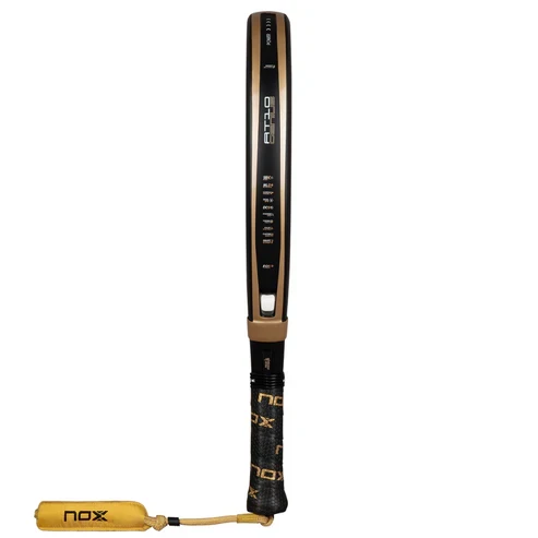 Pala de Padel Nox AT10 Genius 18K Alum 2026 + Tarro de pelotas +Overgrip + Protector