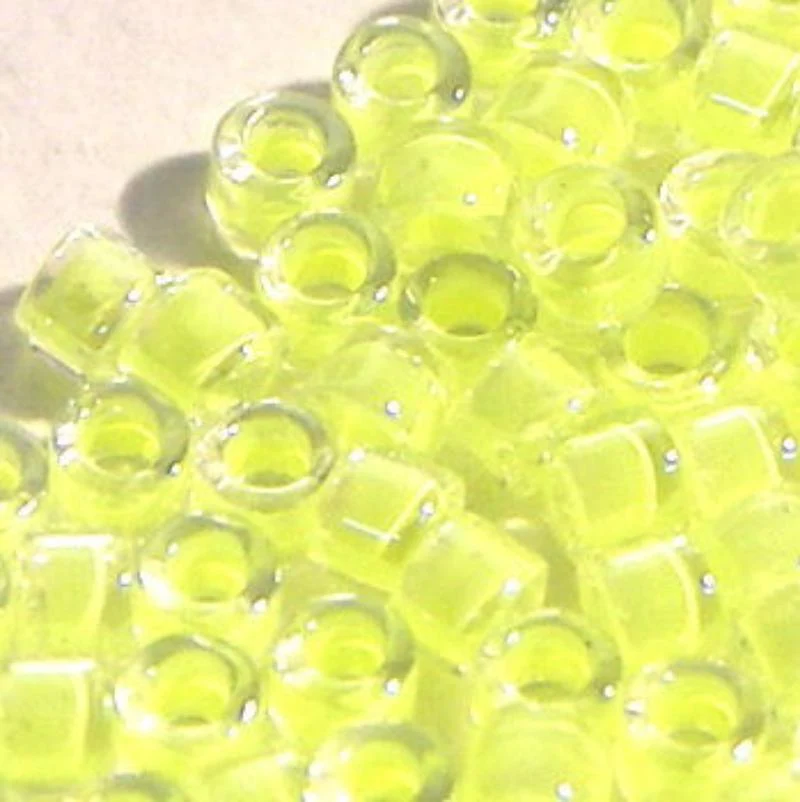 11/0 MIYUKI delica DB2031 - Luminous Limeade - 1gr.