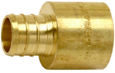 Adaptador hembra de latón SharkBite PEX de 3/4 pulg. x PEX de 3/4 pulg. - Oferta de la semana