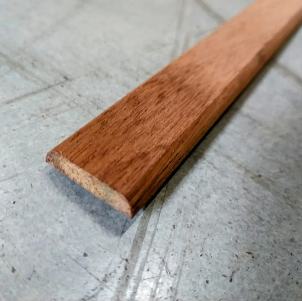 Chant plat 2 AR- Bois exotique rouge- 2400 x 22,5 x 5,3 mm