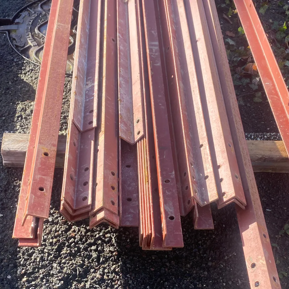 Profilé cornière acier rouge - 36 x 36 x 4 mm - L=1.8m Acero HSS | Alta Durabilidad