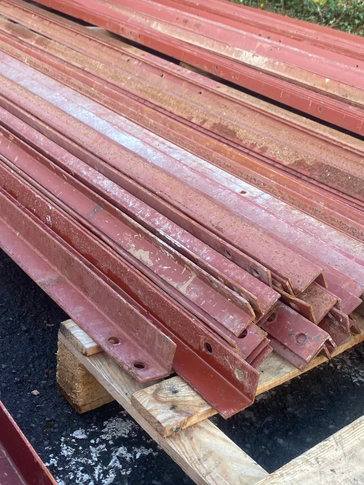 Profilé cornière acier rouge - 36 x 36 x 4 mm - L=1.8m Acero HSS | Alta Durabilidad