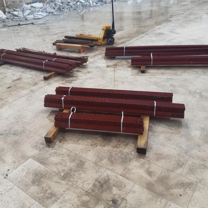 Profilé cornière acier rouge - 36 x 36 x 4 mm - L=1.8m Acero HSS | Alta Durabilidad