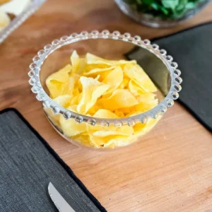 Große Glasschale mit Kügelchen