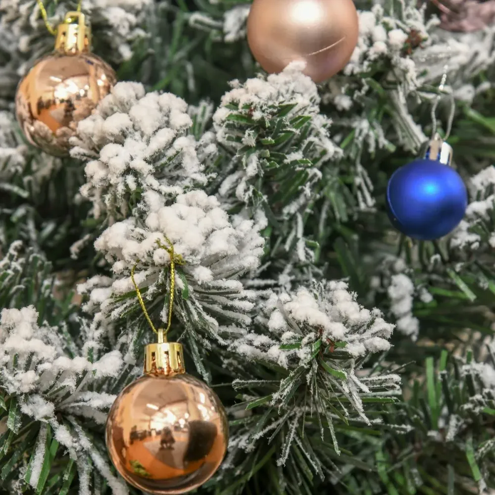 Corte de Media Cañ Árbol de Navidad Homcom 67 ramas efecto nieve verde/blanco Ø32x60 cm