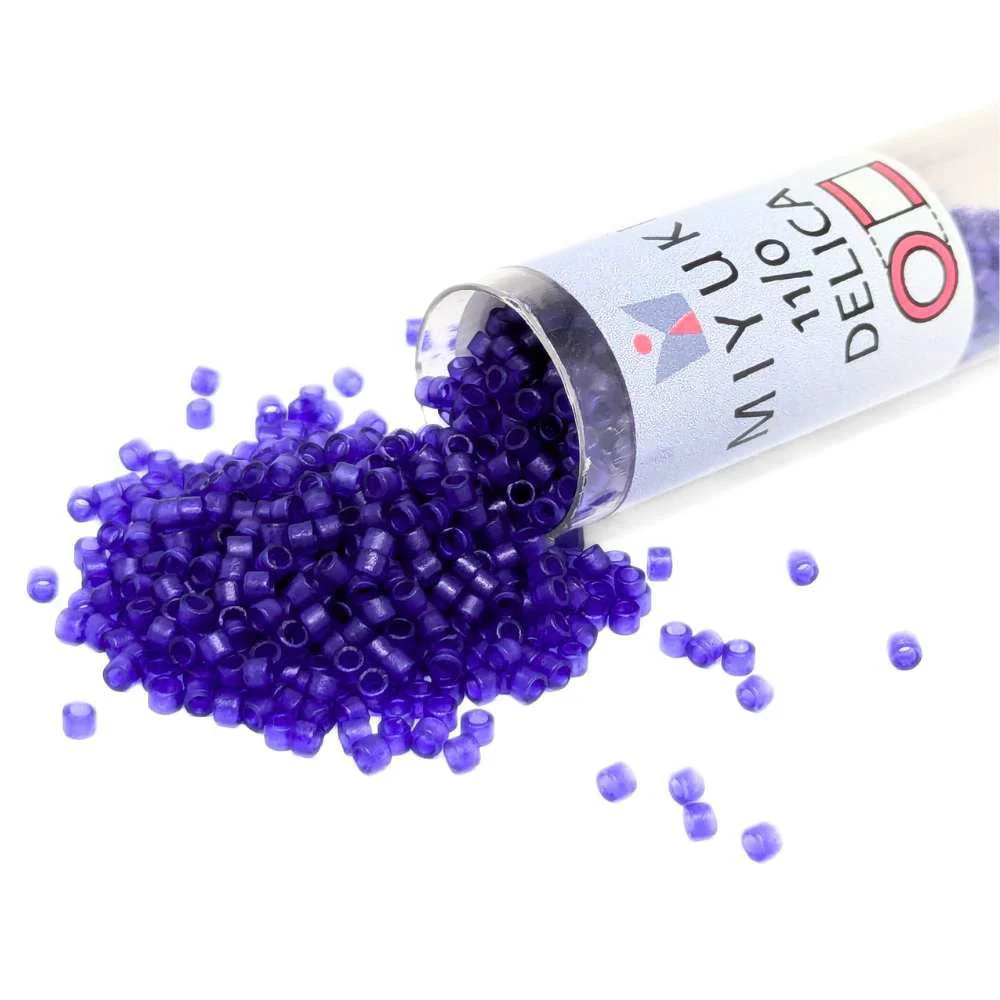 DB0785 Tubo Miyuki Delica 11/0 Dyed Matte Transparente Violet 7,2gr.