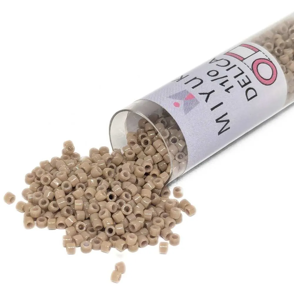 DB2105 Tubo Miyuki Delica 11/0 Duracoat Cubriente Beige 7,2gr